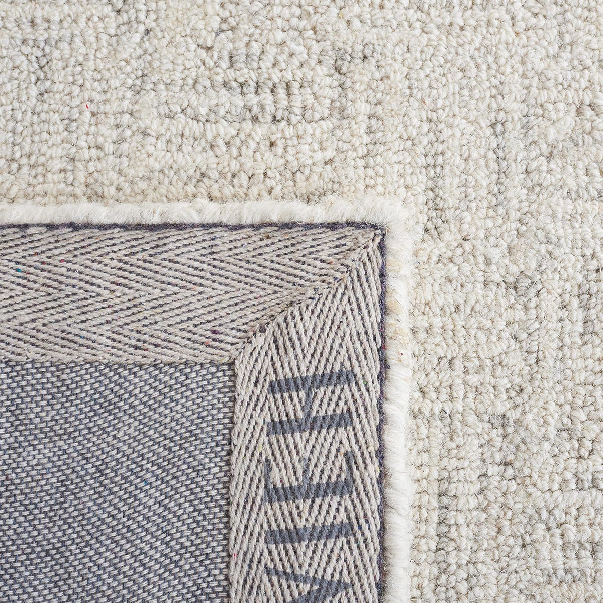SAFAVIEH Micro-Loop Collection Area Rug - 5' Square, Light Grey & Ivory, Handmade Wool, Ideal for High Traffic Areas in Living Room, Bedroom (MLP537F)