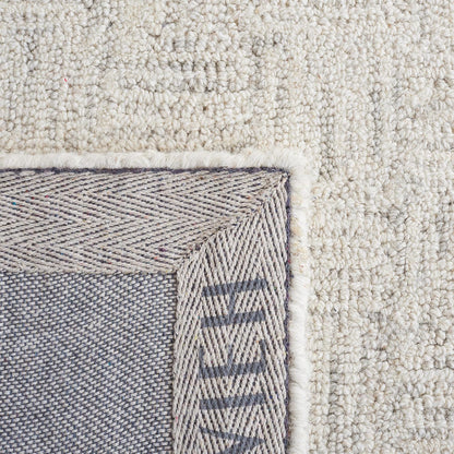 SAFAVIEH Micro-Loop Collection Area Rug - 5' Square, Light Grey & Ivory, Handmade Wool, Ideal for High Traffic Areas in Living Room, Bedroom (MLP537F)