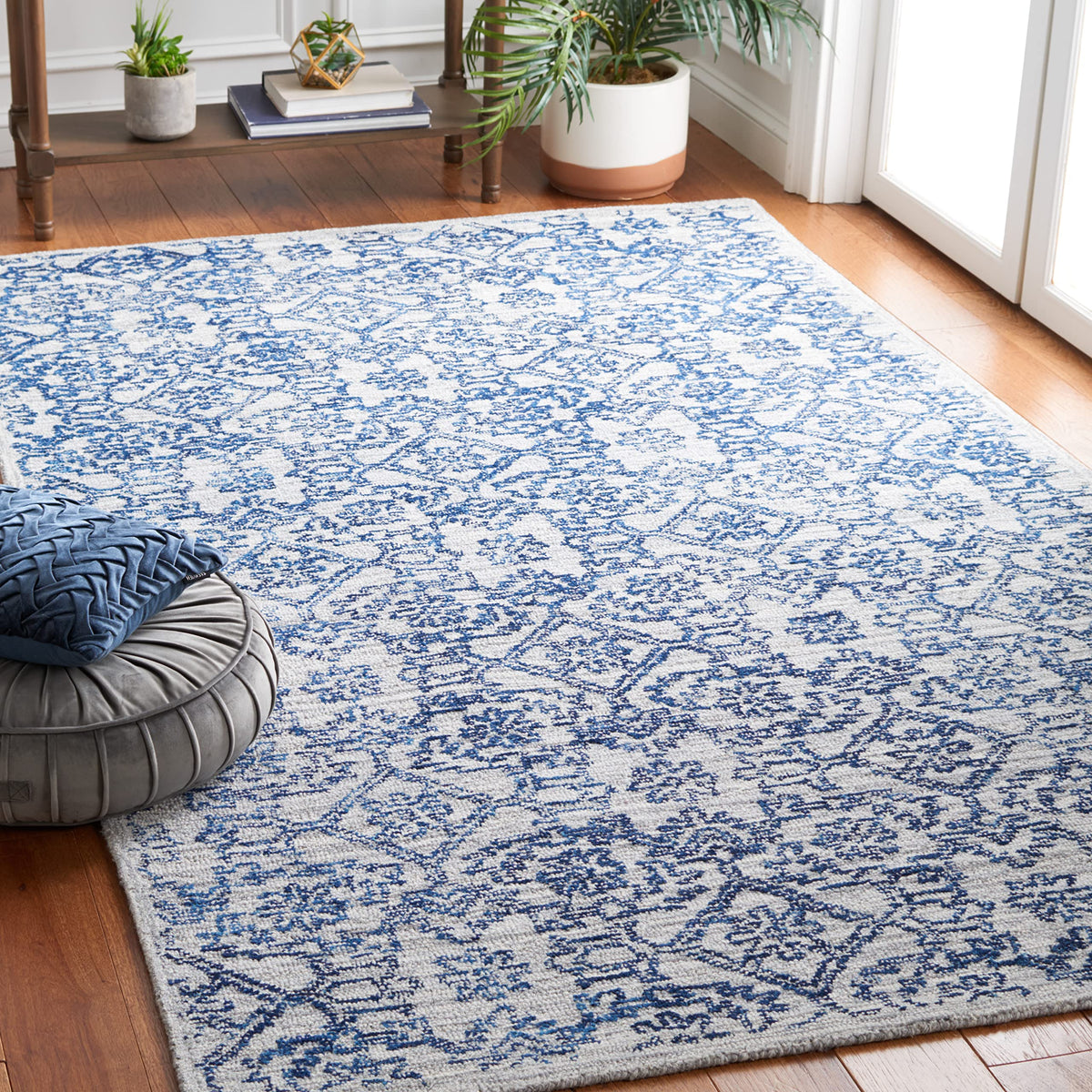 SAFAVIEH Micro-Loop Collection Area Rug - 5' x 8', Blue, Handmade Wool, Ideal for High Traffic Areas in Living Room, Bedroom (MLP955M)