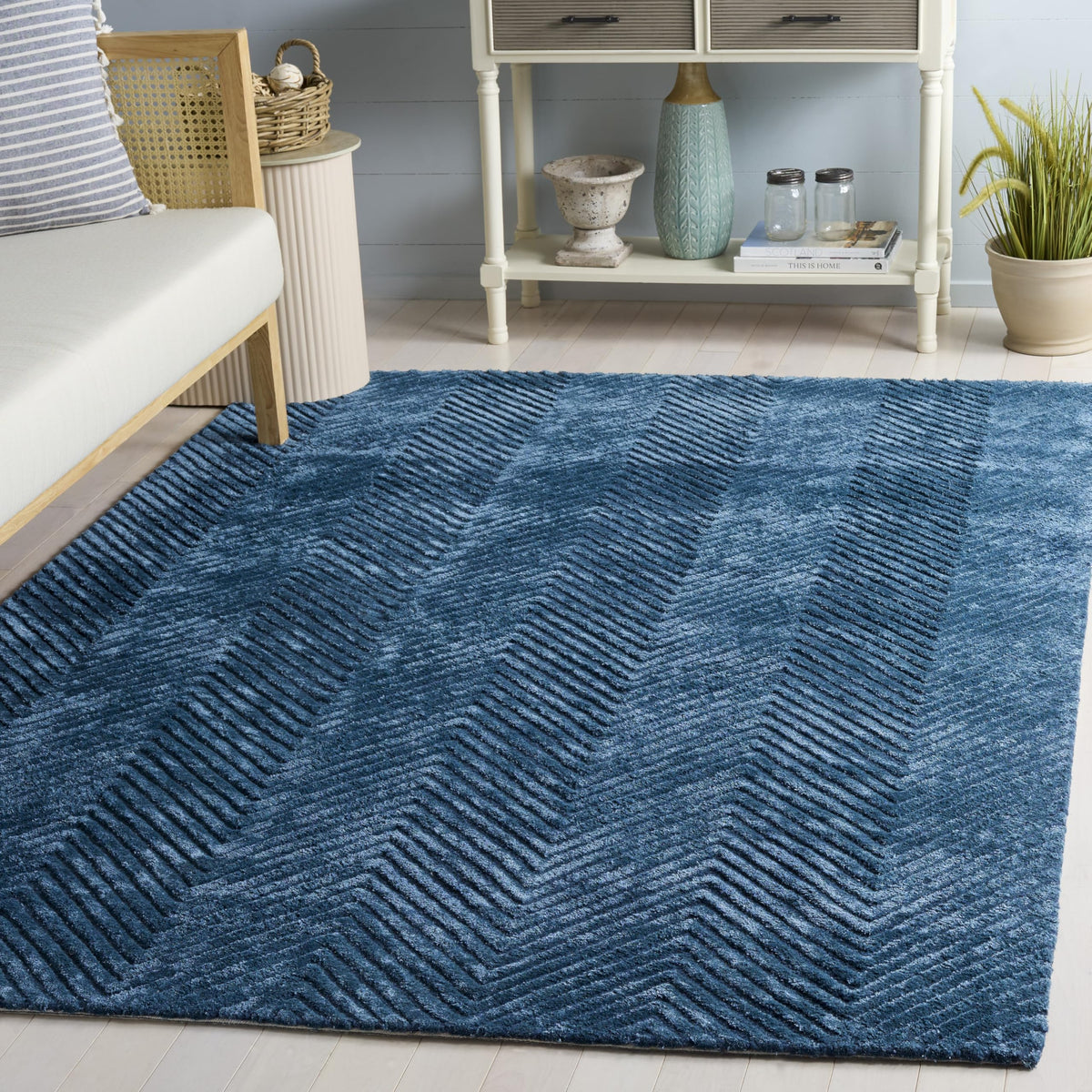 SAFAVIEH Area Rug 8x10 - Glamour Collection - Large - Modern Design, Navy, Handmade Wool Blend, Ideal for Living Room, Bedroom, Dining Space (GLM801N)